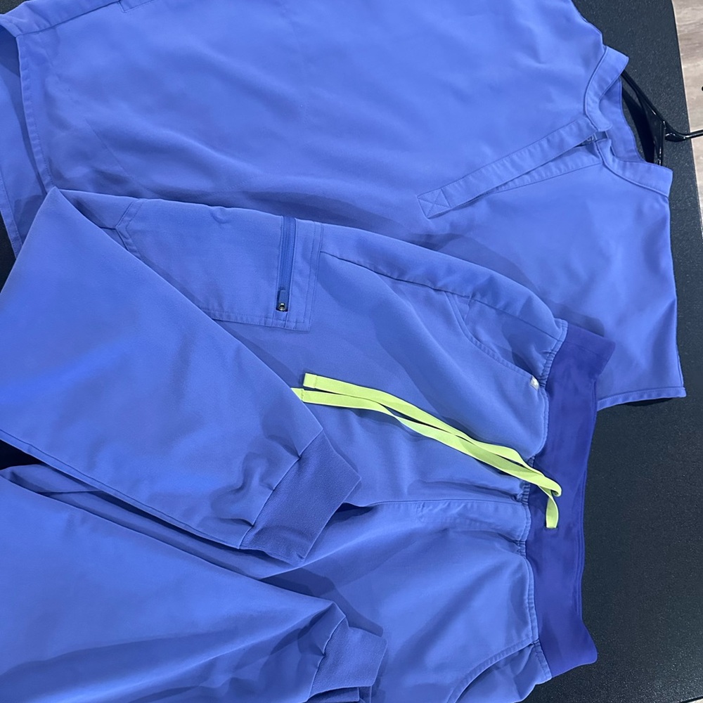 Women’s periwinkle scrub set with Green Accents